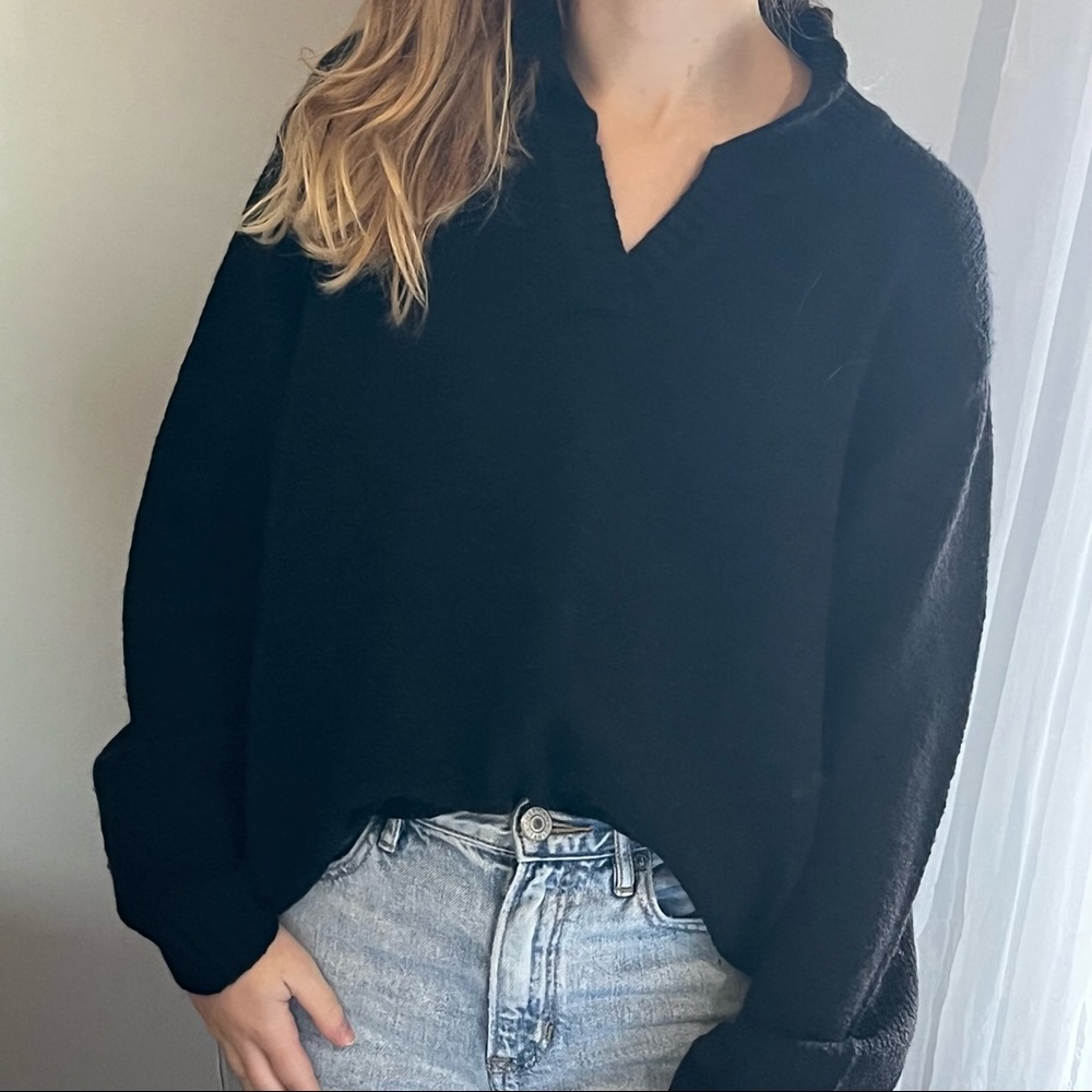 VINTAGE BLACK COLLARED SWEATER